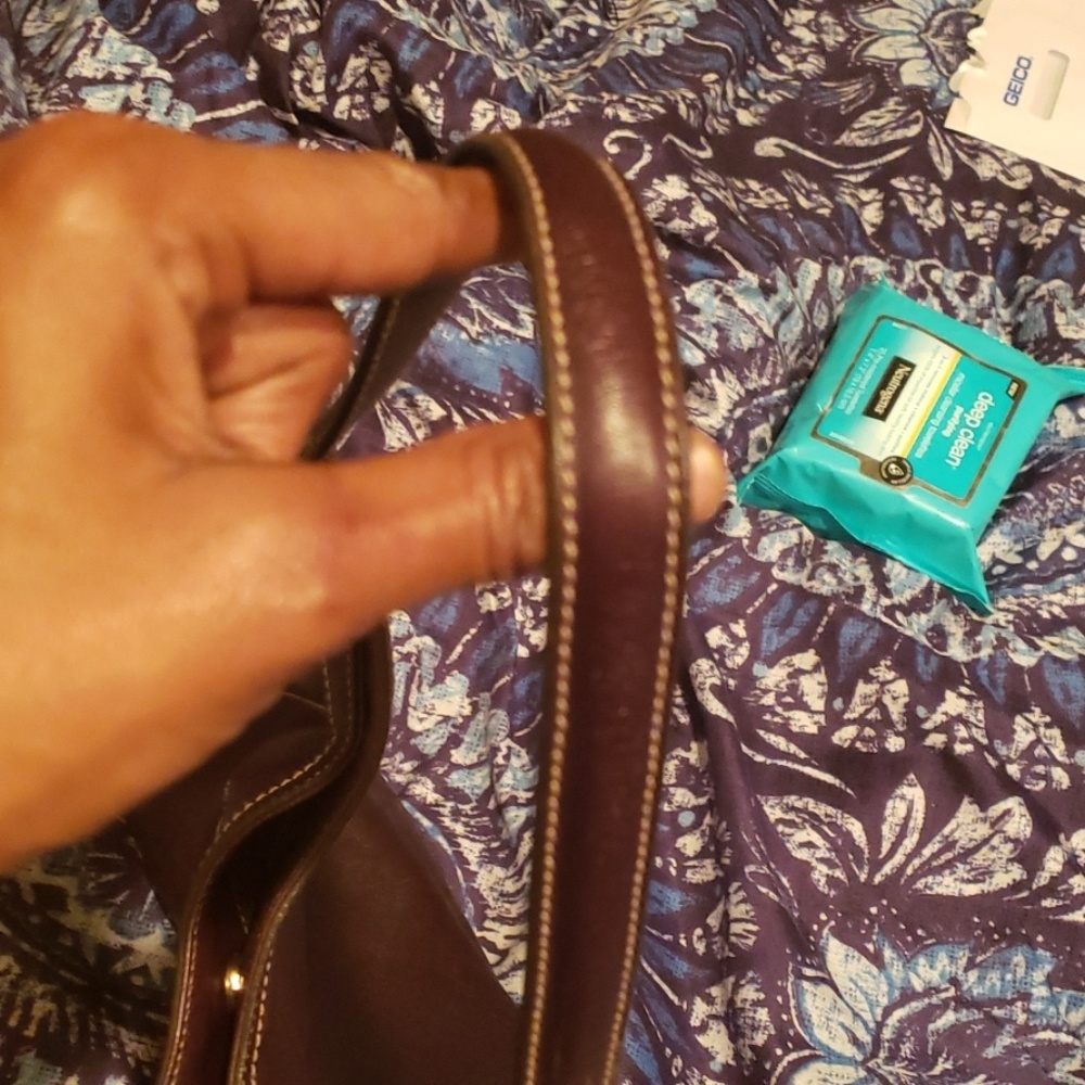 Beautiful soft brown leather. Beautiful gold that has no scratches. - Picture 8 of 8